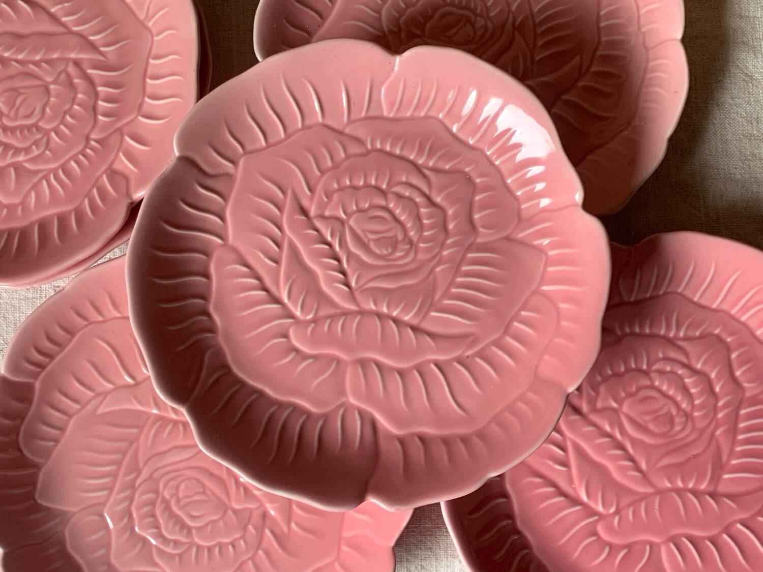 Pink flower earthenware plates