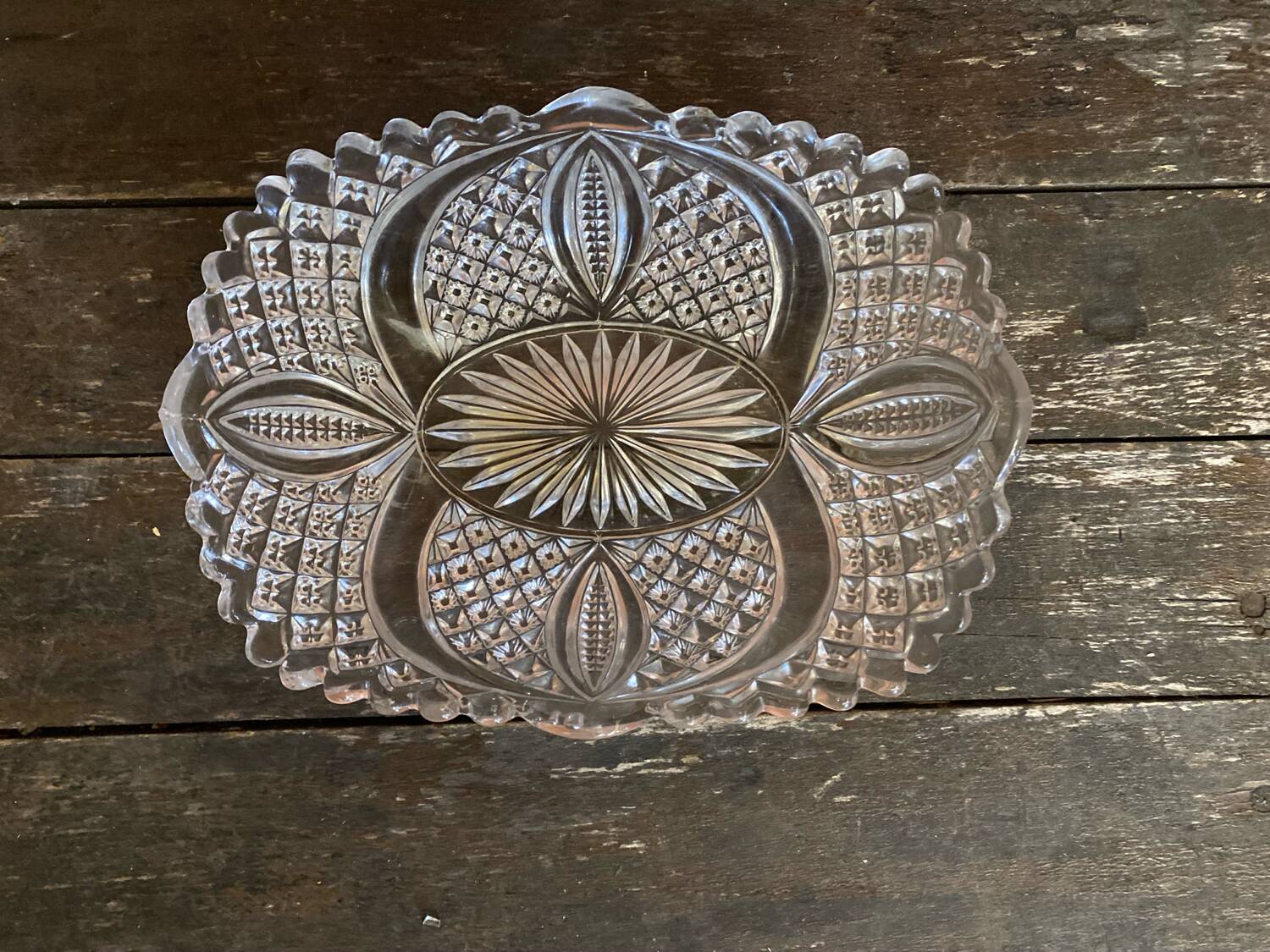 Vintage Geometric Shaped Moulded Glass Pocket Video #D550