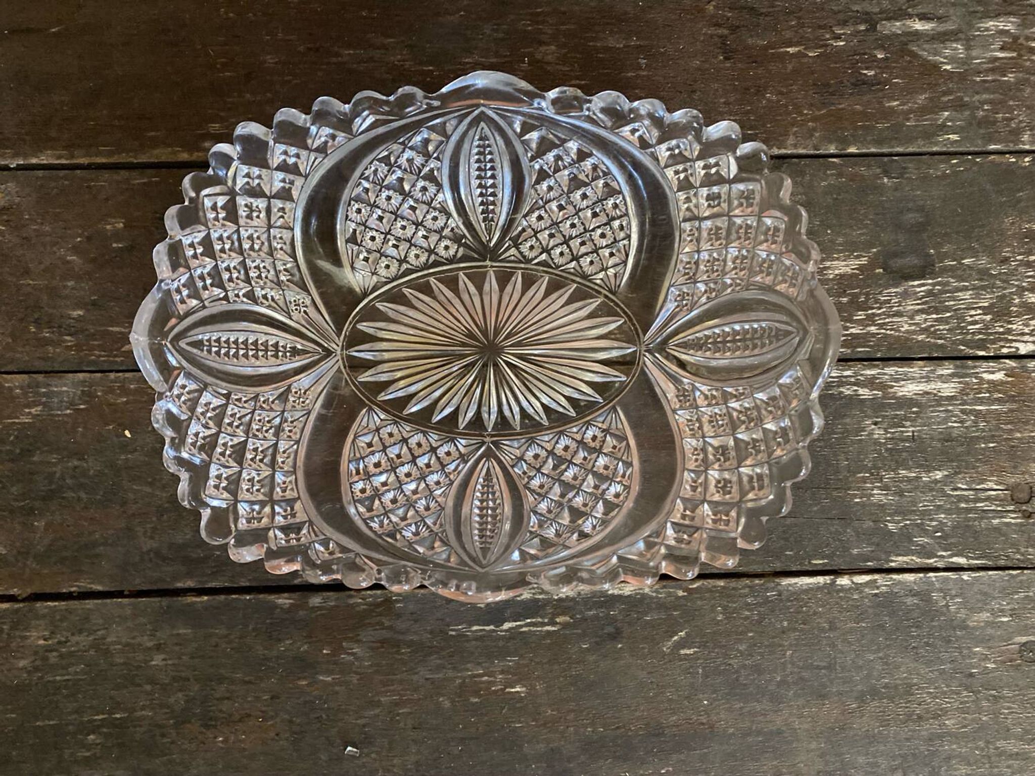 Vintage Geometric Shaped Moulded Glass Pocket Video #D550