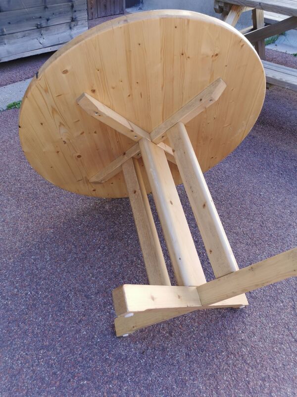 Table ronde en pin mobilier Les Arcs