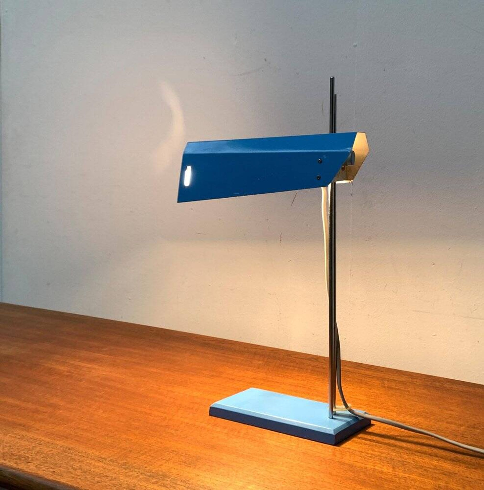 Mid-century minimalist table lamp TYP L 192-1353 by Josef Hurka for Lidokov, 1960s.