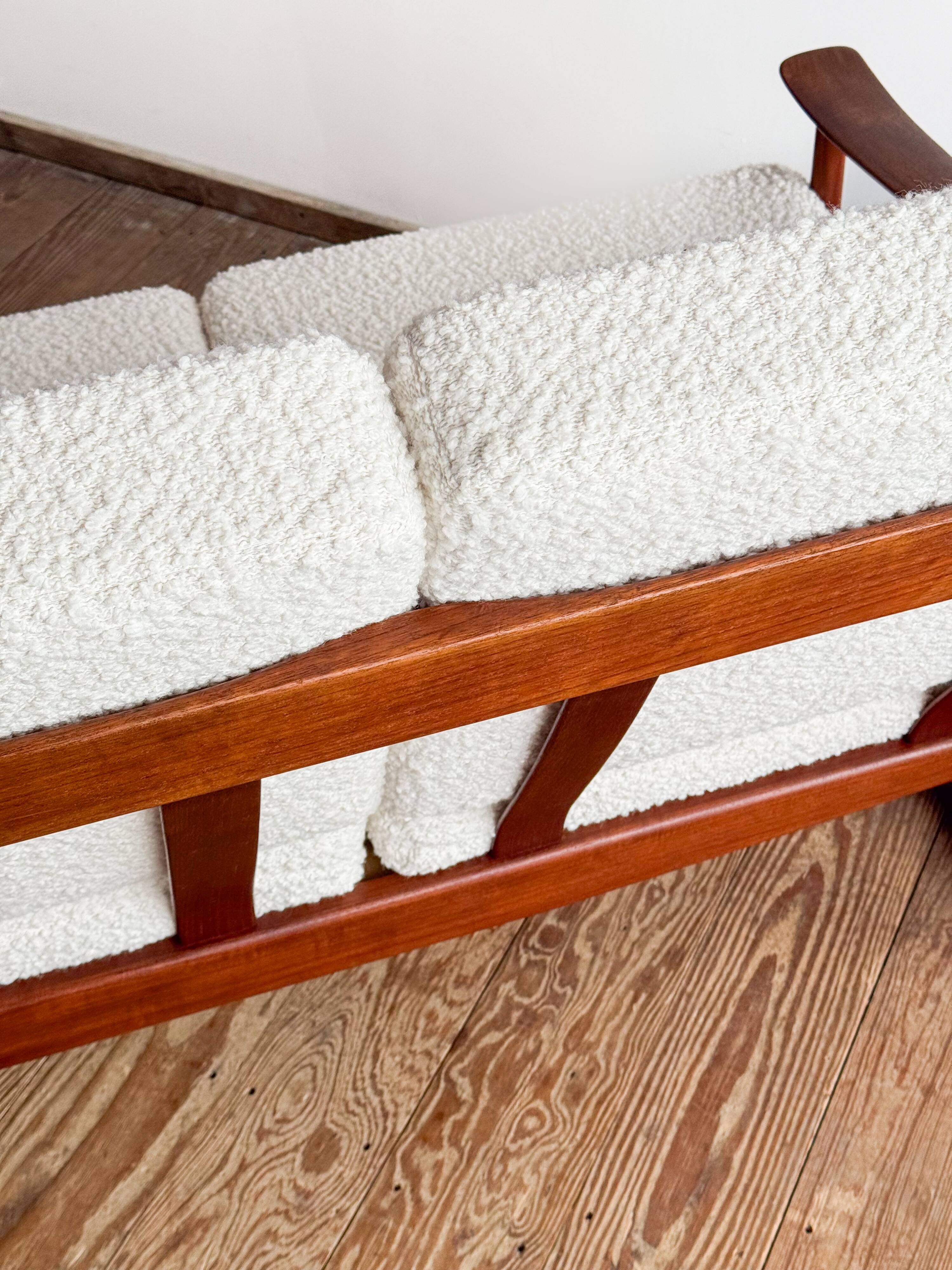 Canapé FD130/3 by Hvidt Mølgaard, Mid Century sofa in teak, Denmark