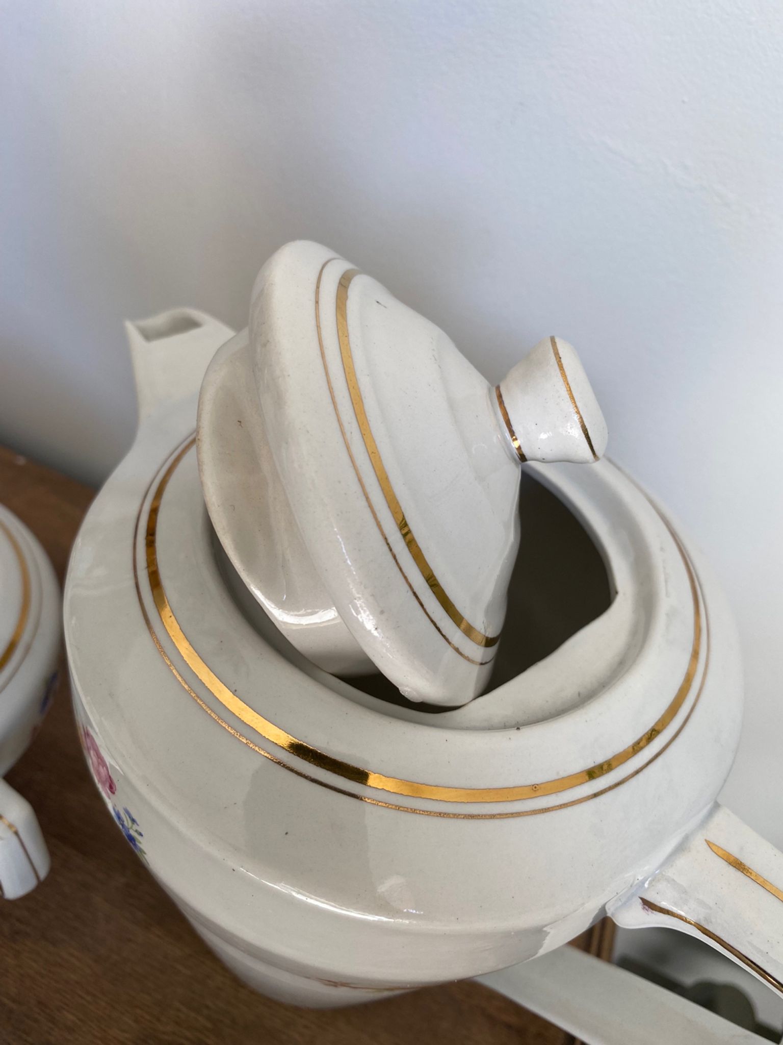 Cafetière et sucrier en porcelaine