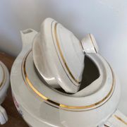 Cafetière et sucrier en porcelaine