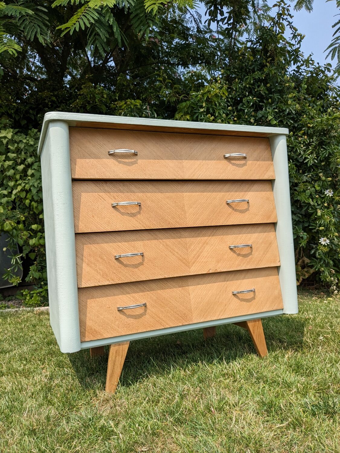 Commode scandinave pieds compas