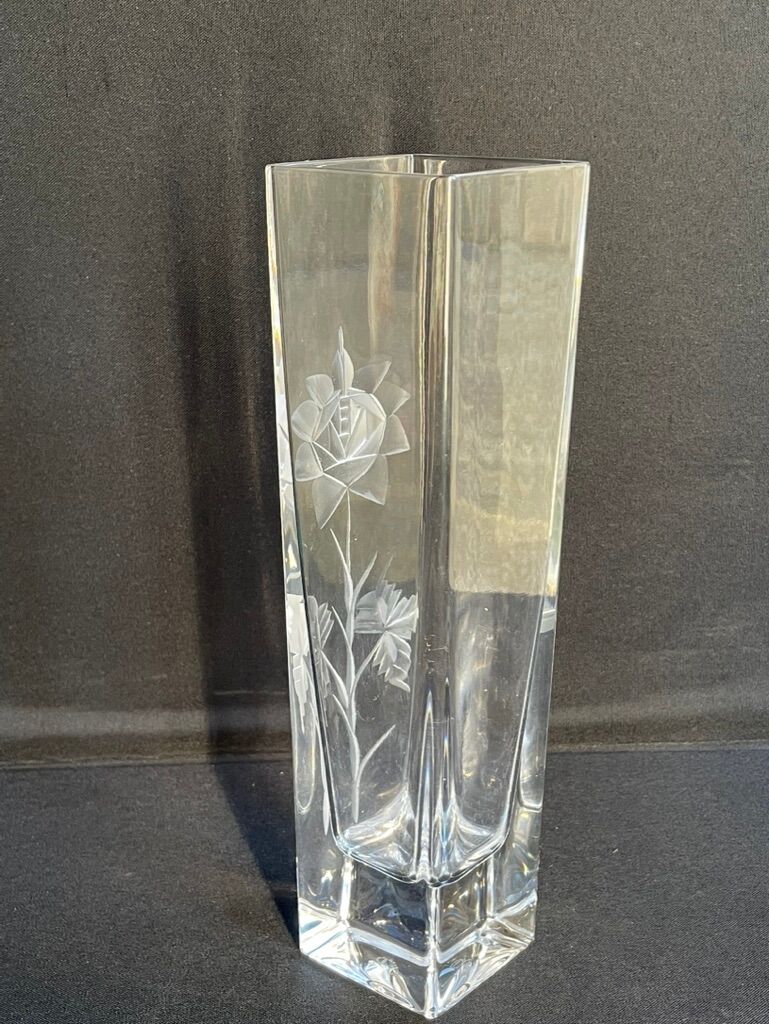 Cristallerie de Vannes le Châtel - Vannes Cristal France - Square vase - Cut crystal