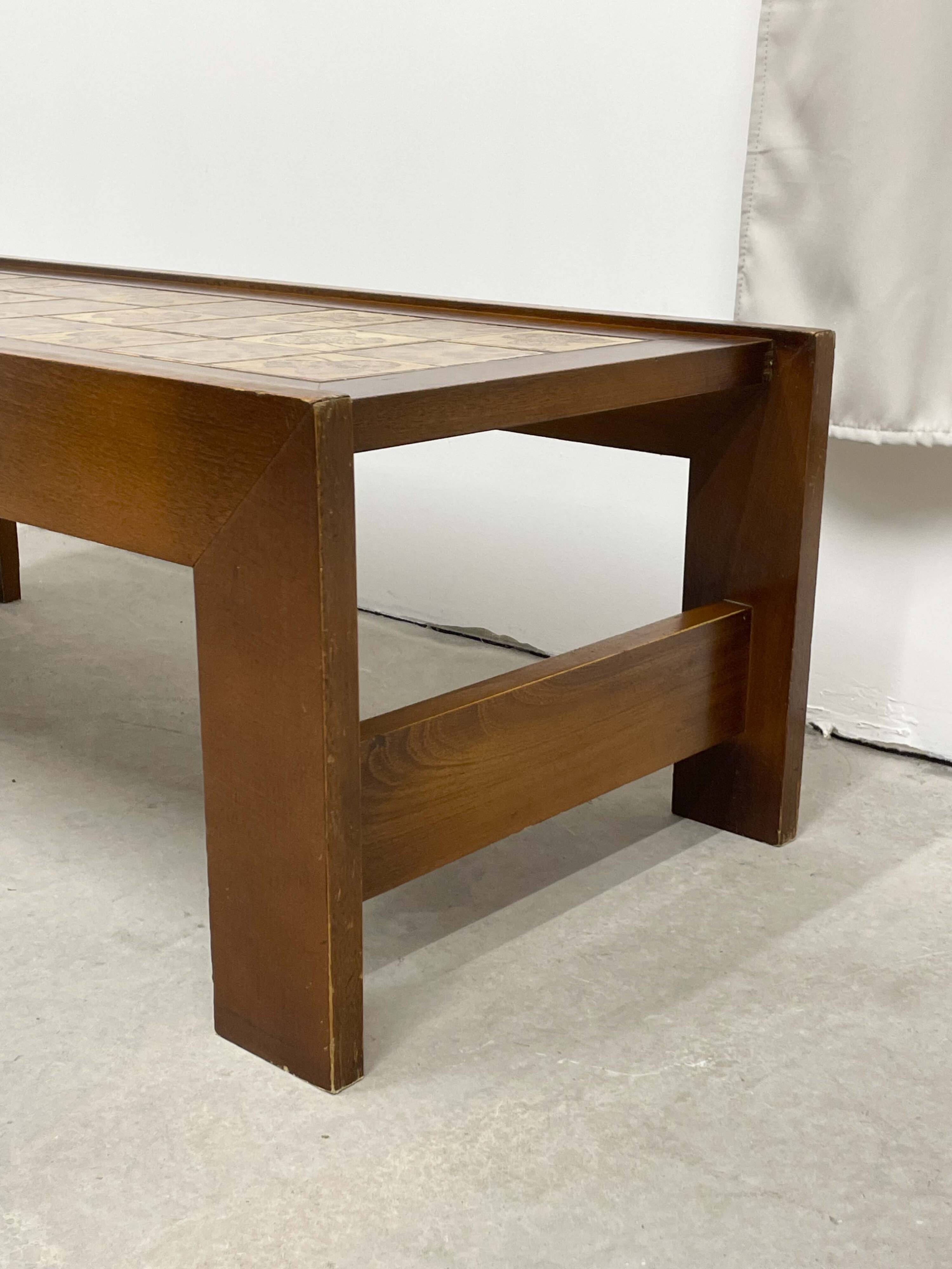 Table basse en bois et céramique