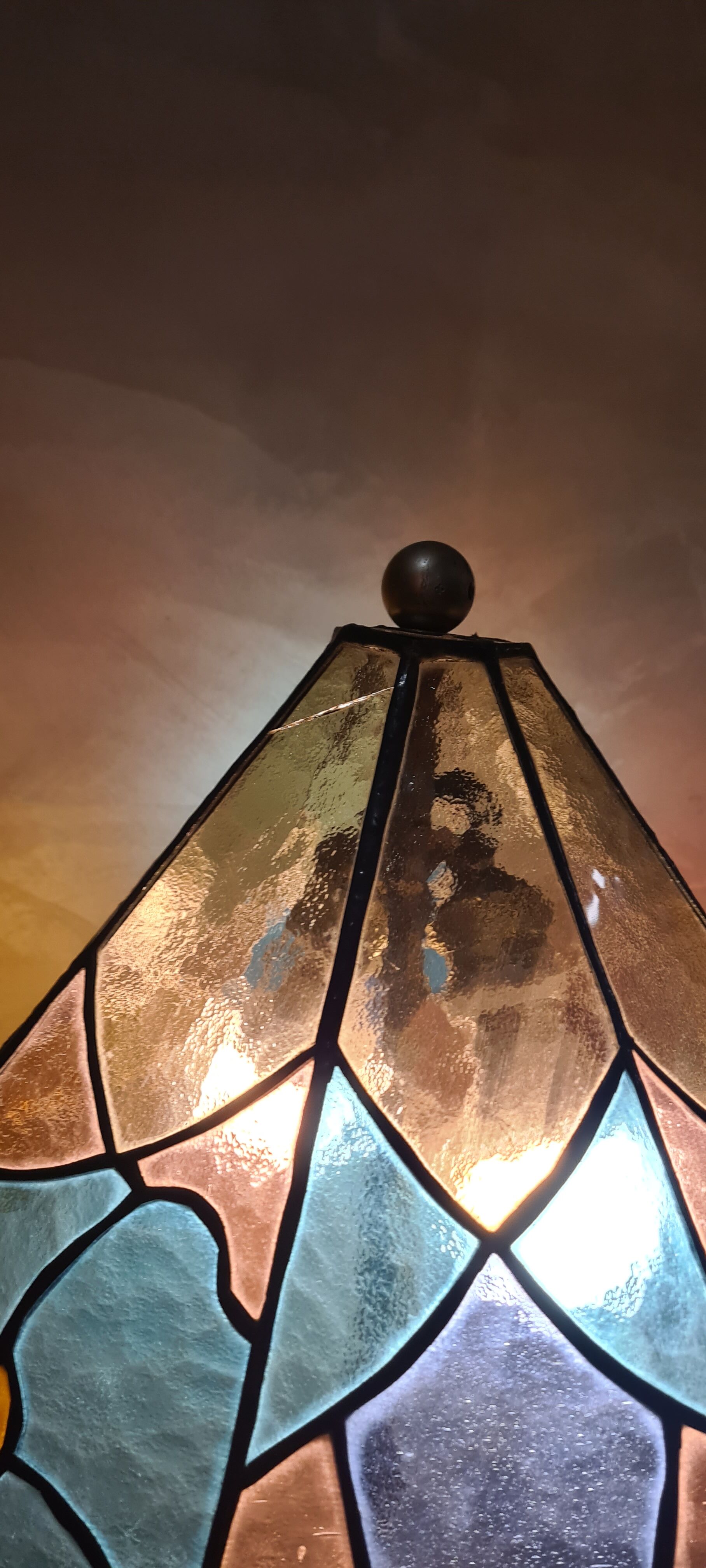 table lamp stained glass tiffany style 1960 has 70 brass and bronze 58x40