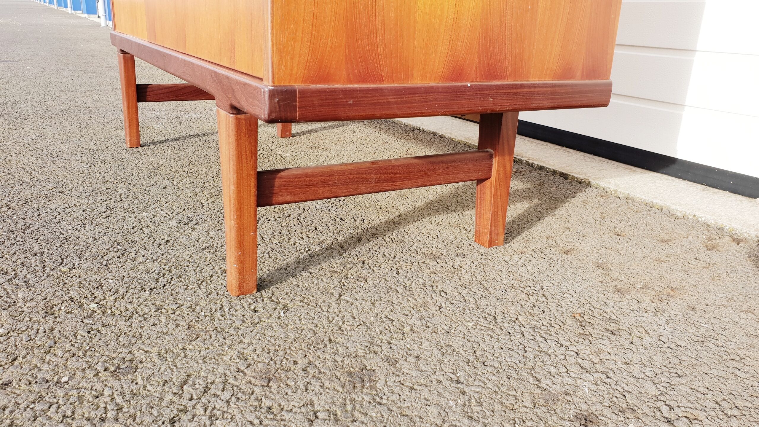 Scandinavian secretary cabinet