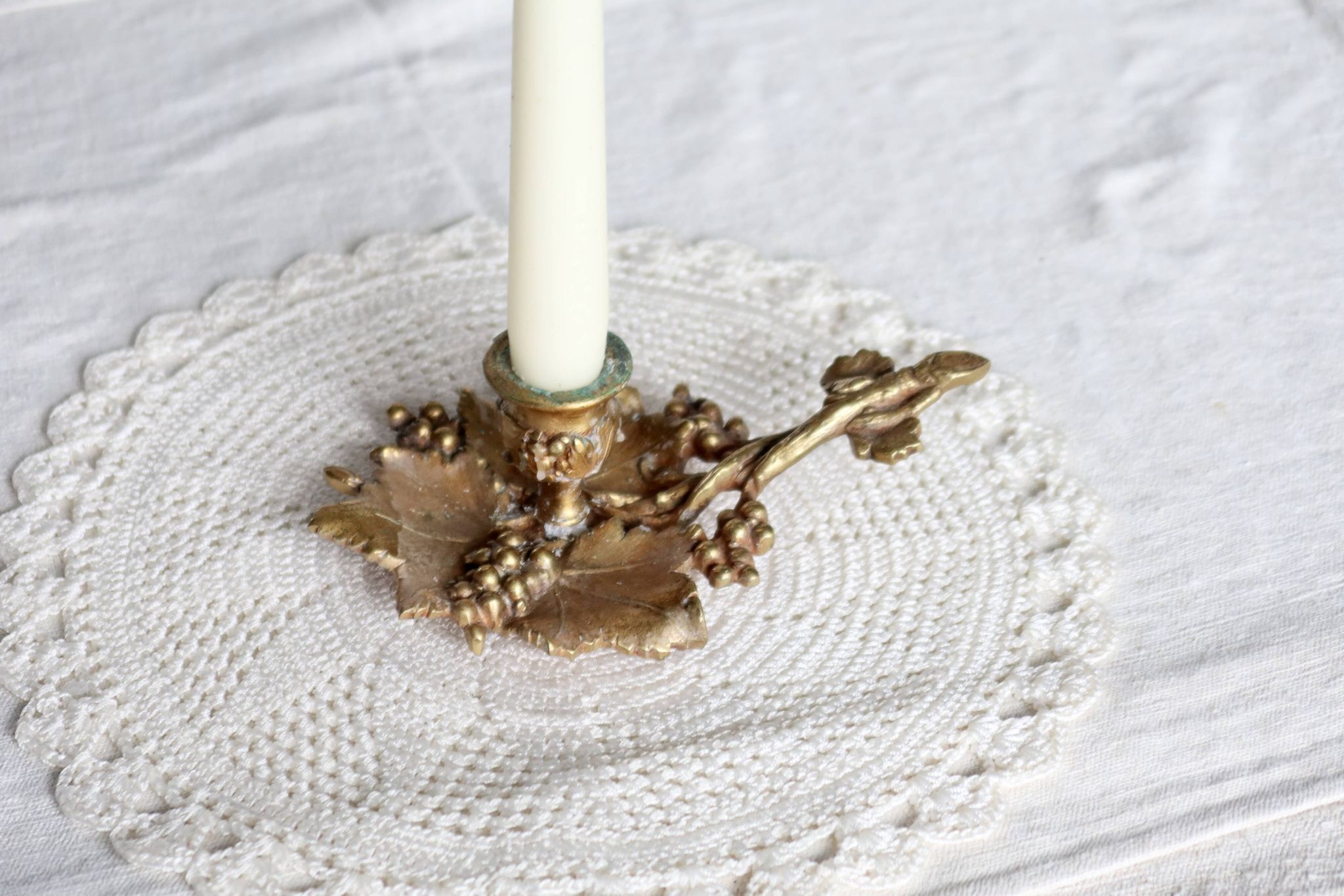 Vintage brass cellar rat – Vine leaf and grape cluster decor