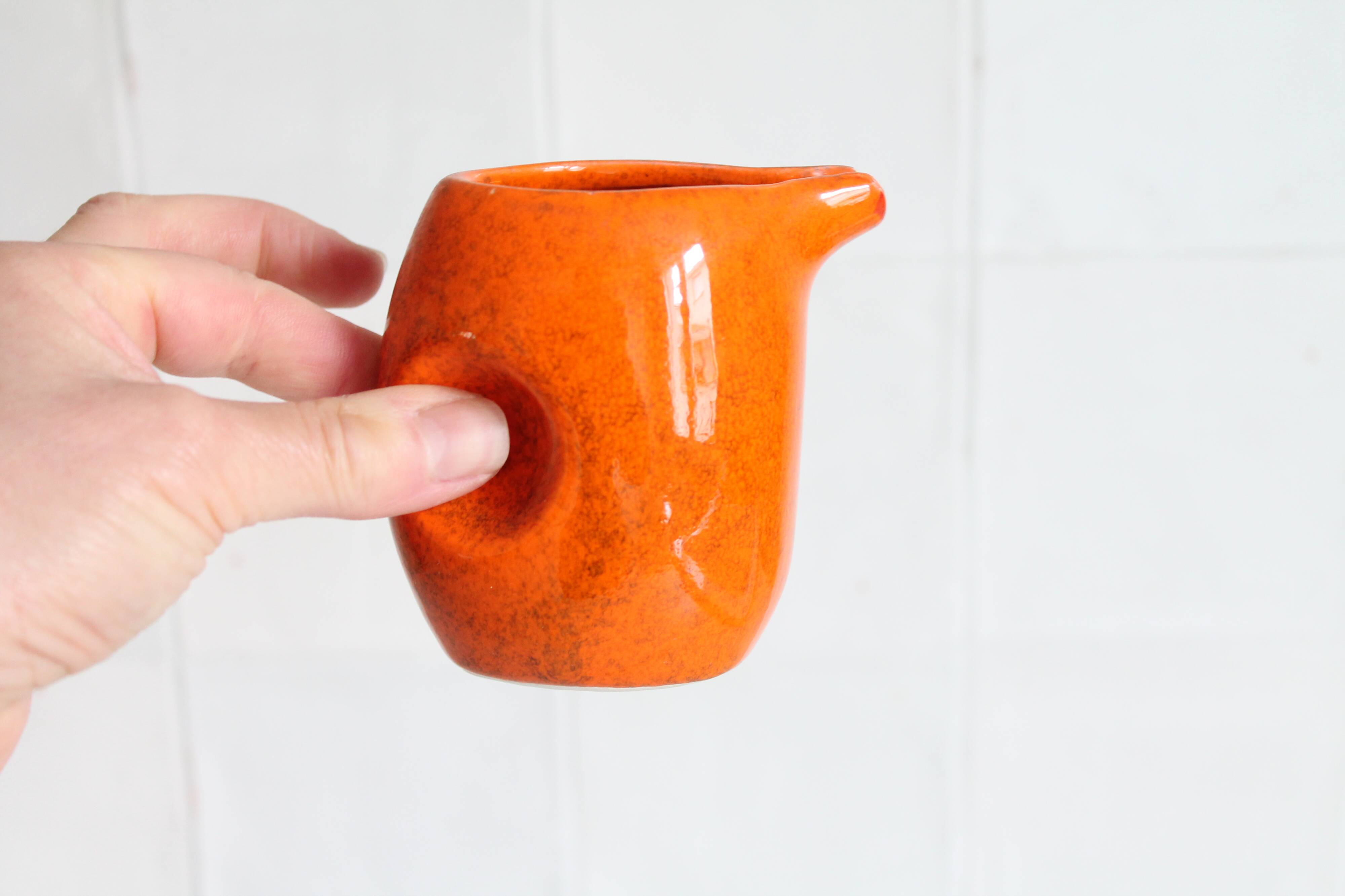 Petit pichet en céramique orange des années 70