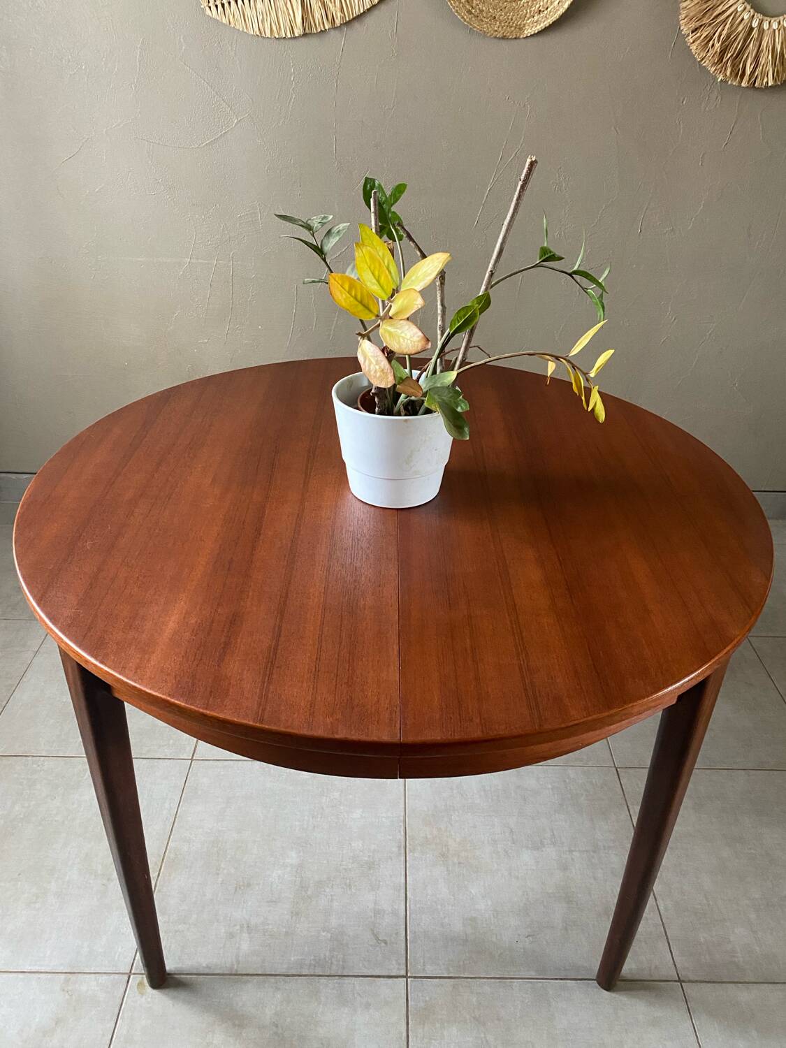 Vintage French house extendable round table (very large when unfolded)