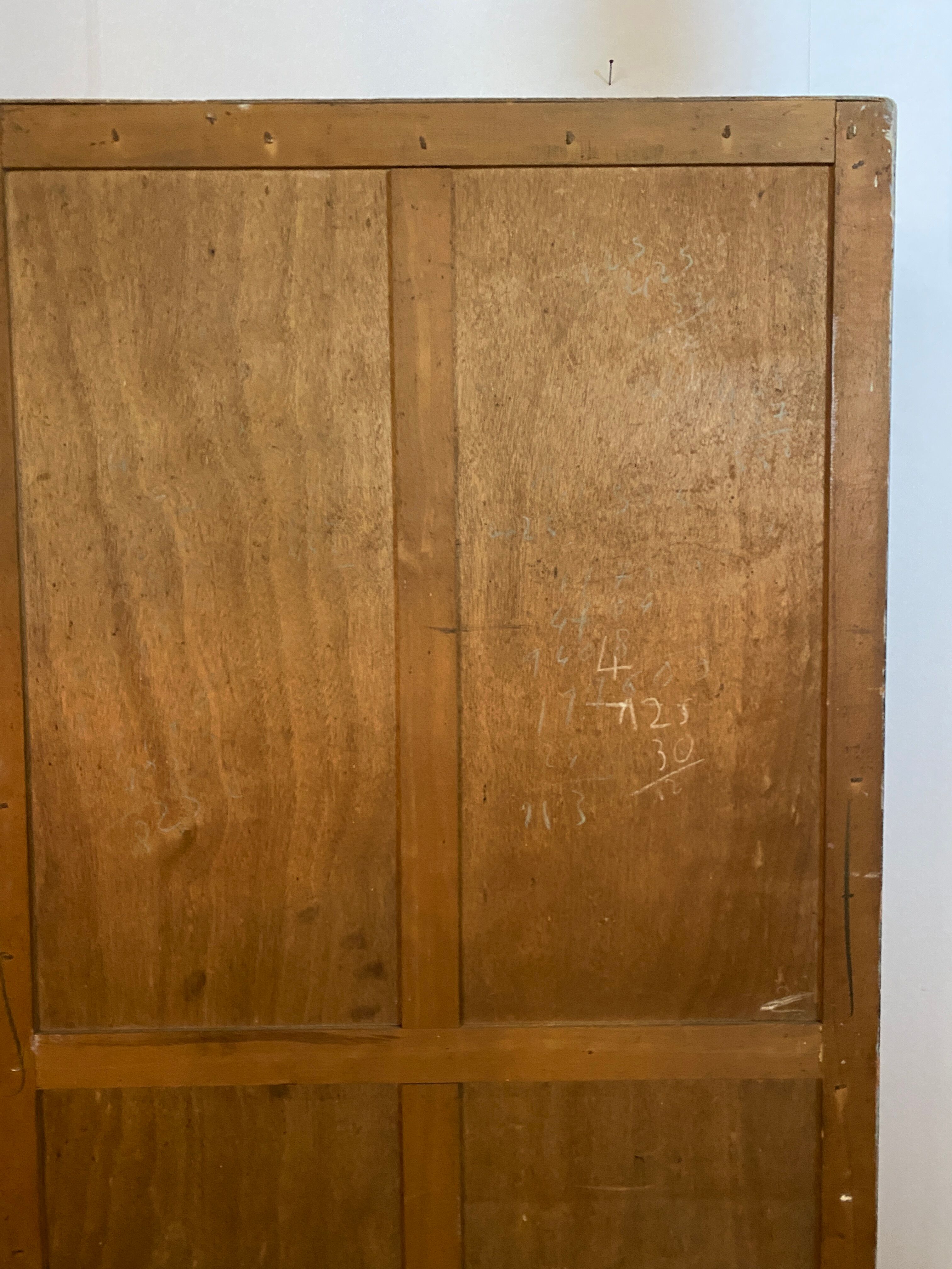Armoire parisienne vintage noire
