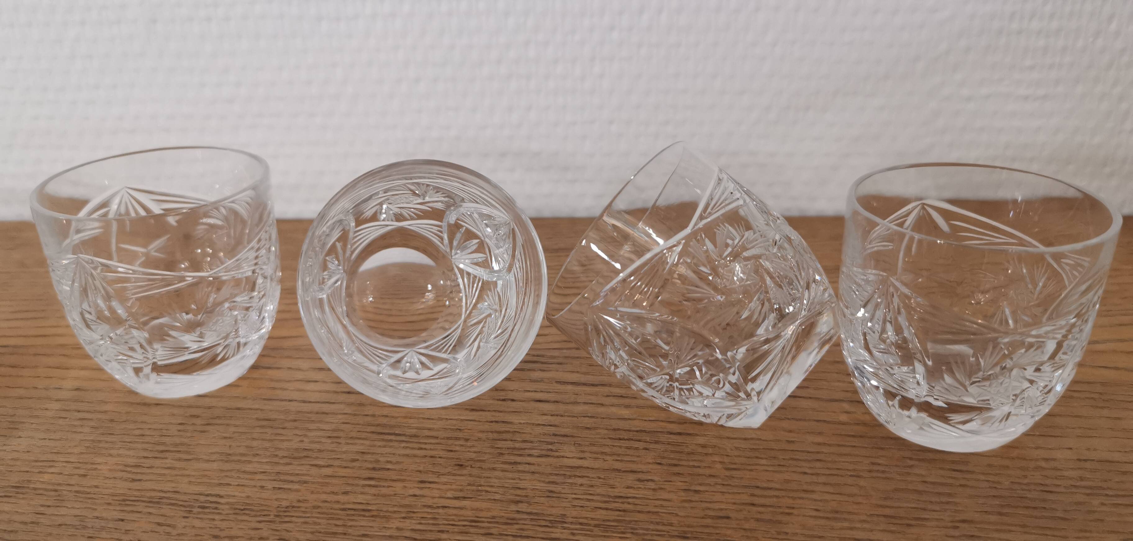 Presentation service 8 glasses and its Bohemian Cristal style dish