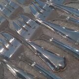 12 silver-plated oyster forks, 13.3cm contours