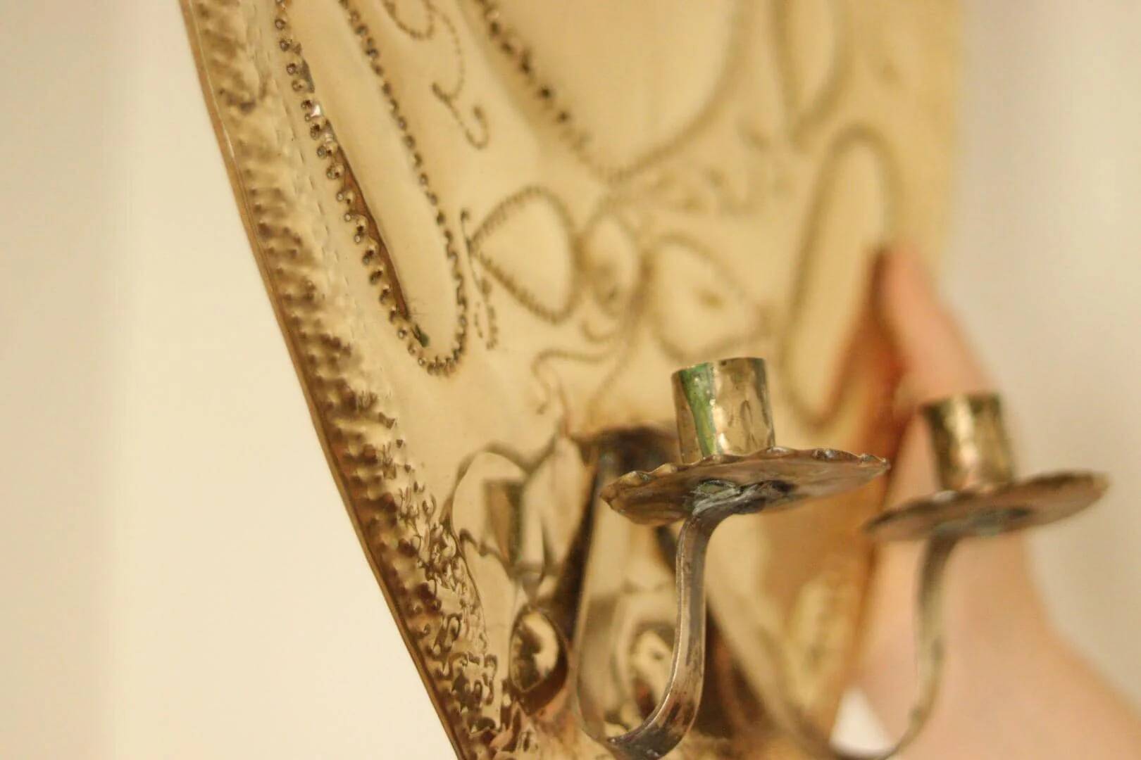 Paire de grands appliques en laiton de style baroque du milieu du siècle suédois.