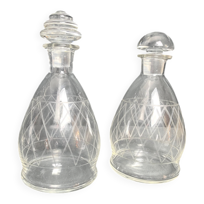 Arts de la table, deux carafes cristal gravé bouchon vers 1940