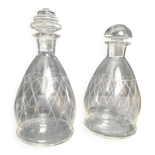 Arts de la table, deux carafes cristal gravé bouchon vers 1940