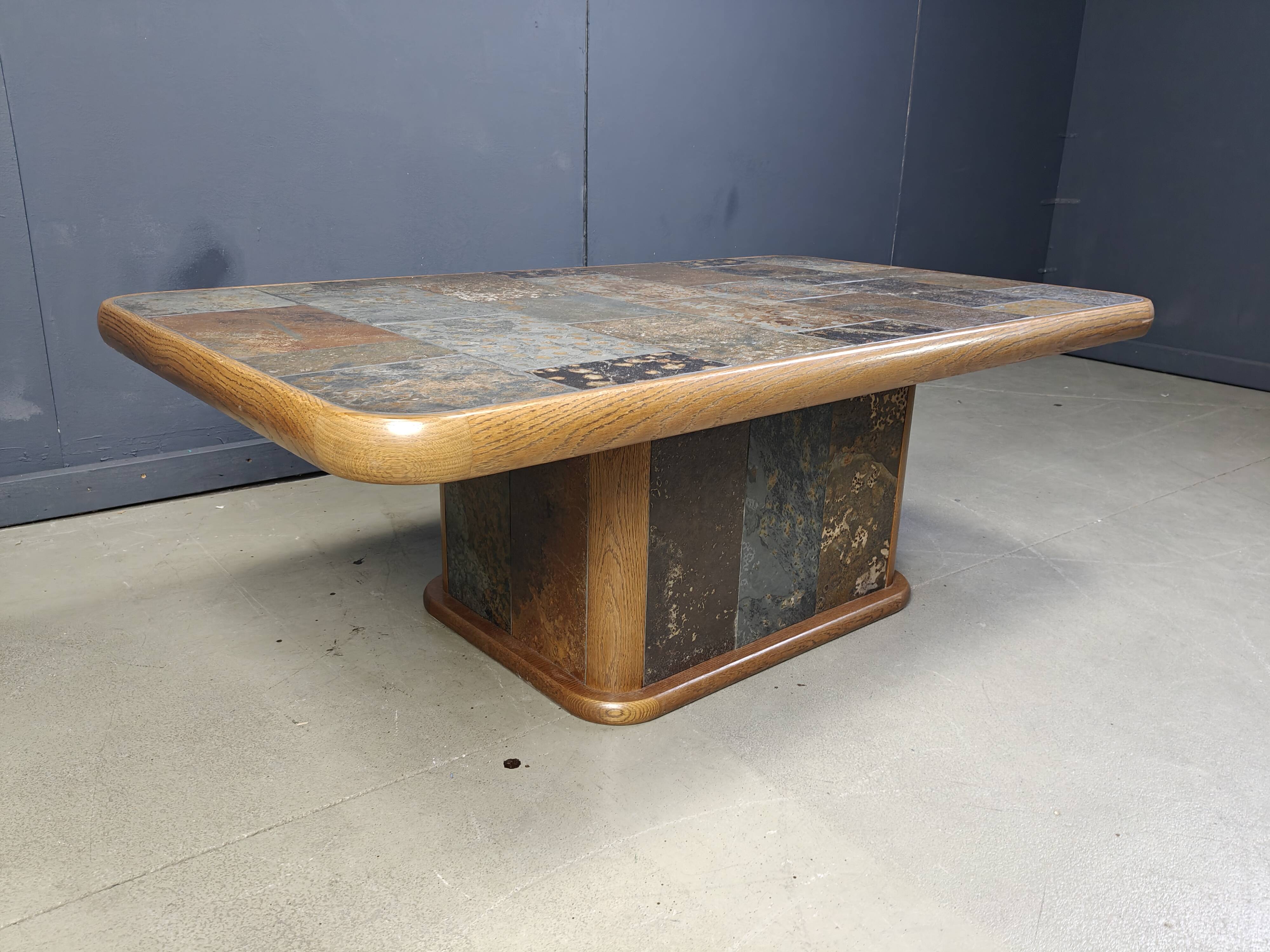 Table basse brutaliste en chêne et pierre, années 1970