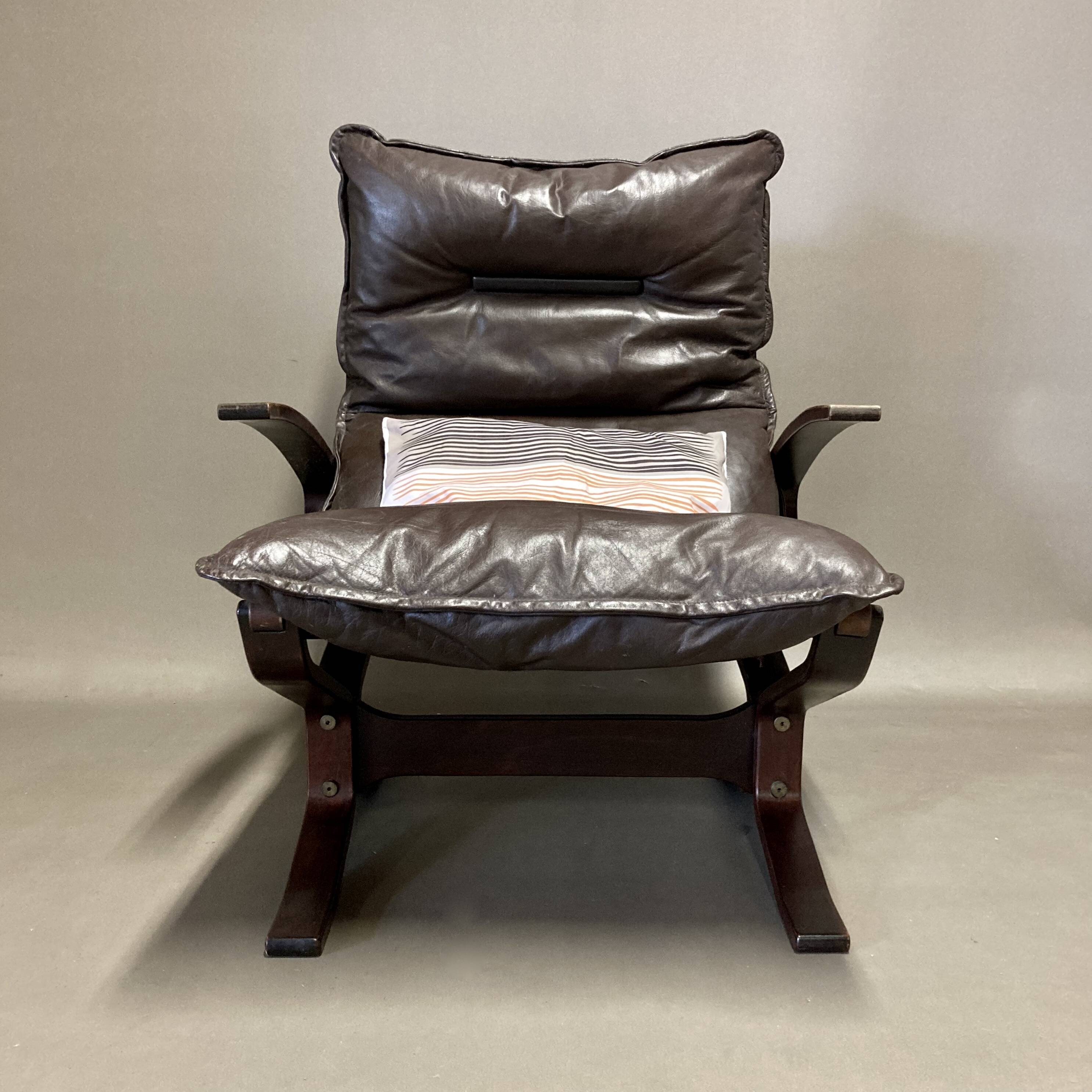 Fauteuil cuir 2 "design scandinave" 1950.