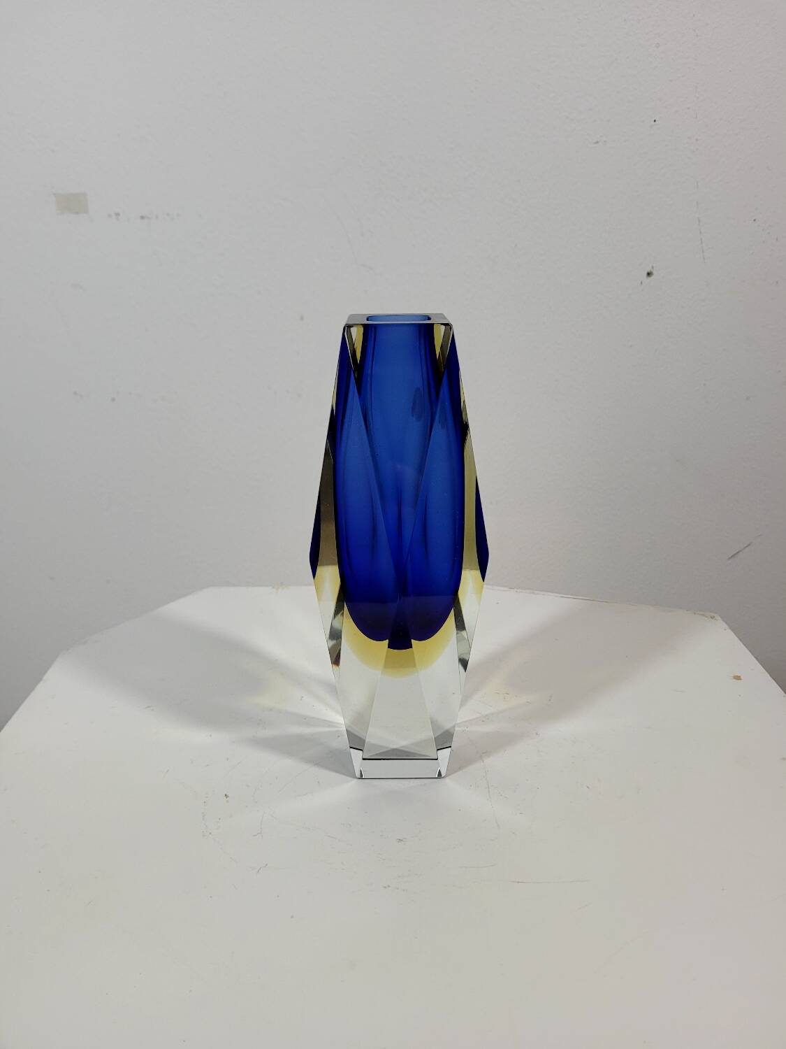 Murano flavio poli vase carré vintage en verre bleu et jaune