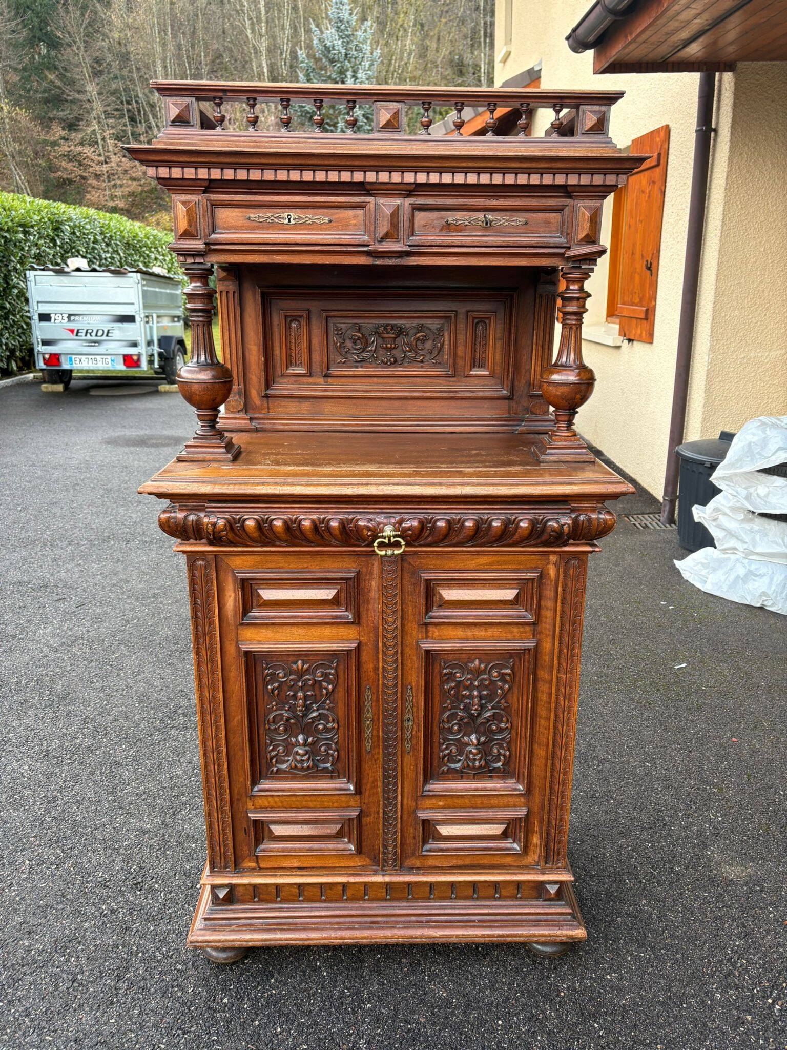 Renaissance furniture