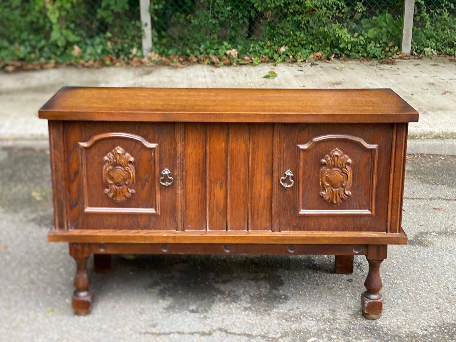 Basque Spanish wooden display cabinet buffet with 2 glass panels