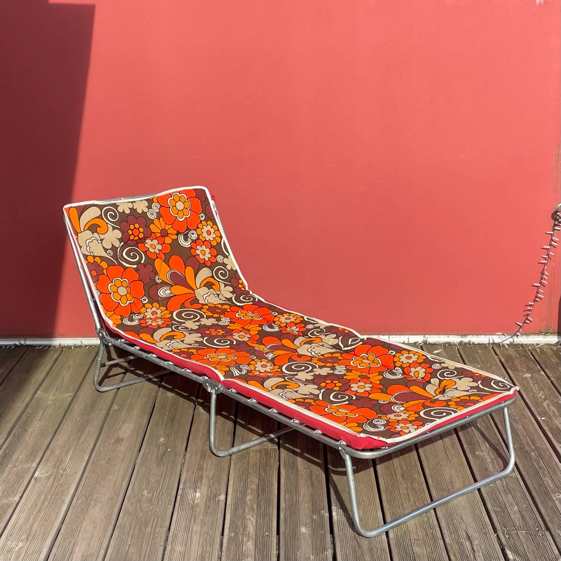 Vintage floral camp bed