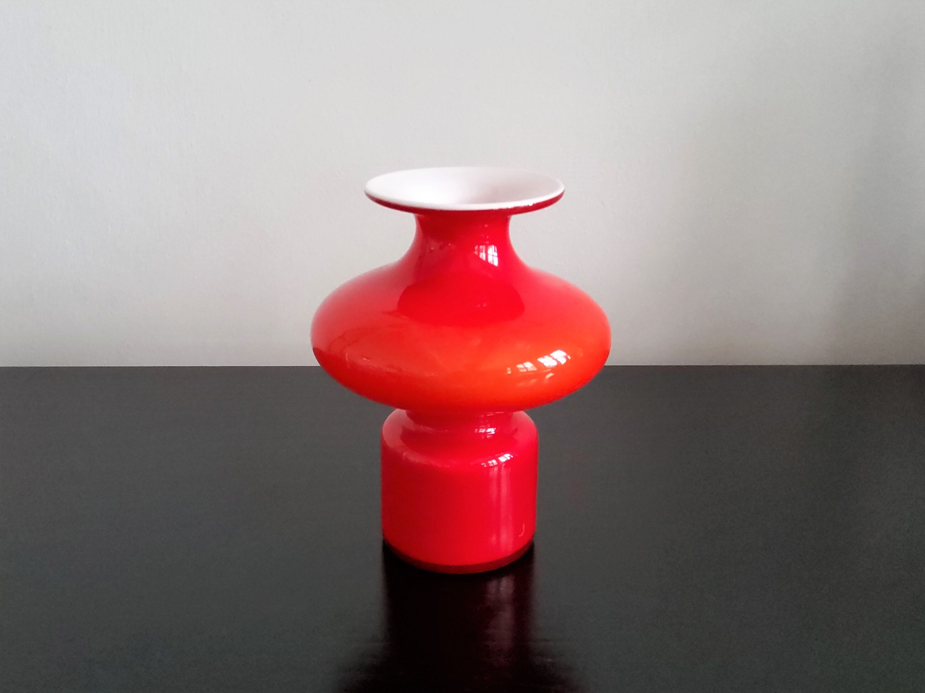 Arrangement of 4 red glass 'Carnaby' vases by Per Lütken for Holmegaard, Denmark 1960's