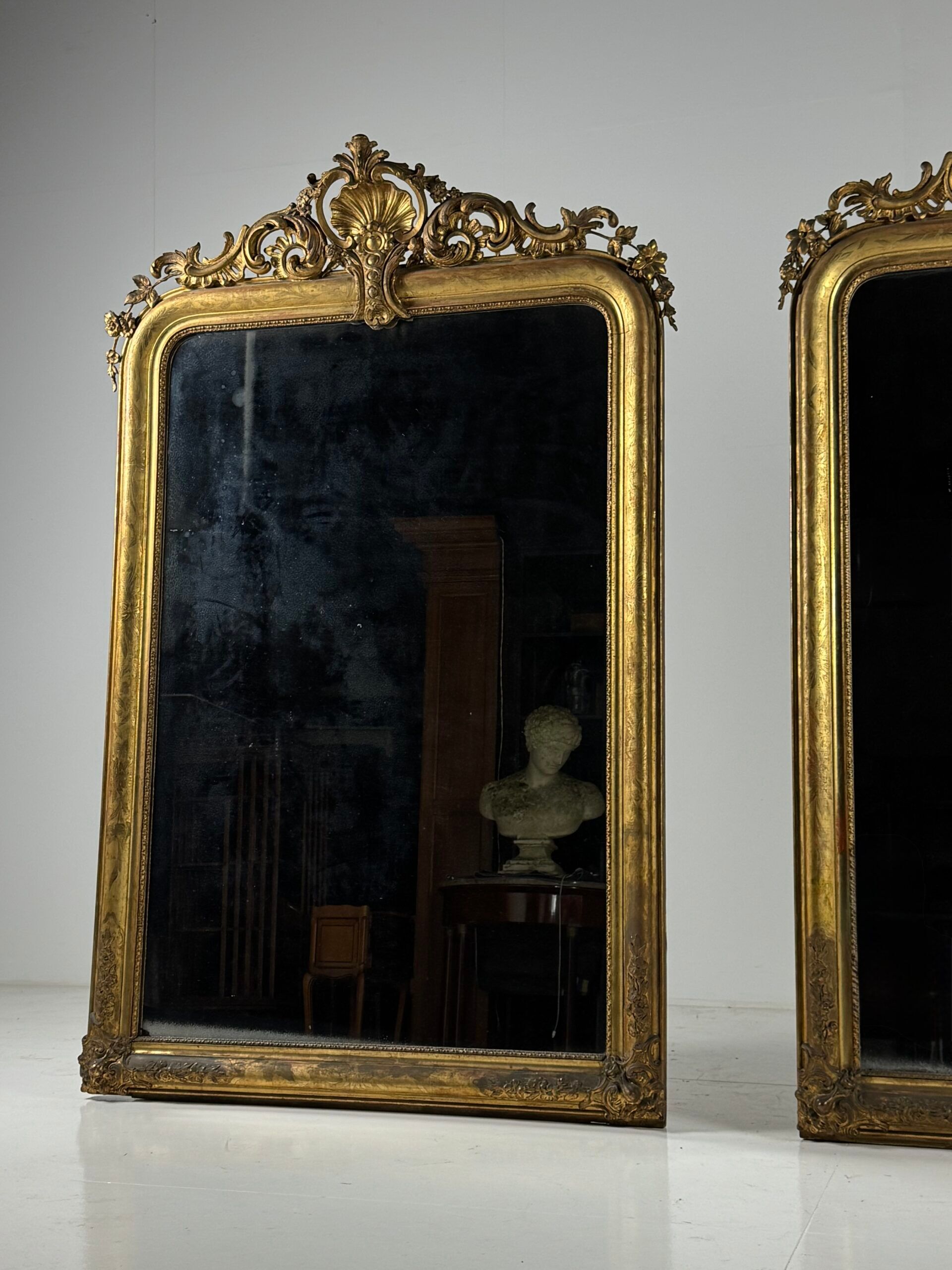 Ensemble de 2 miroirs dorés antiques français du 19ème siècle