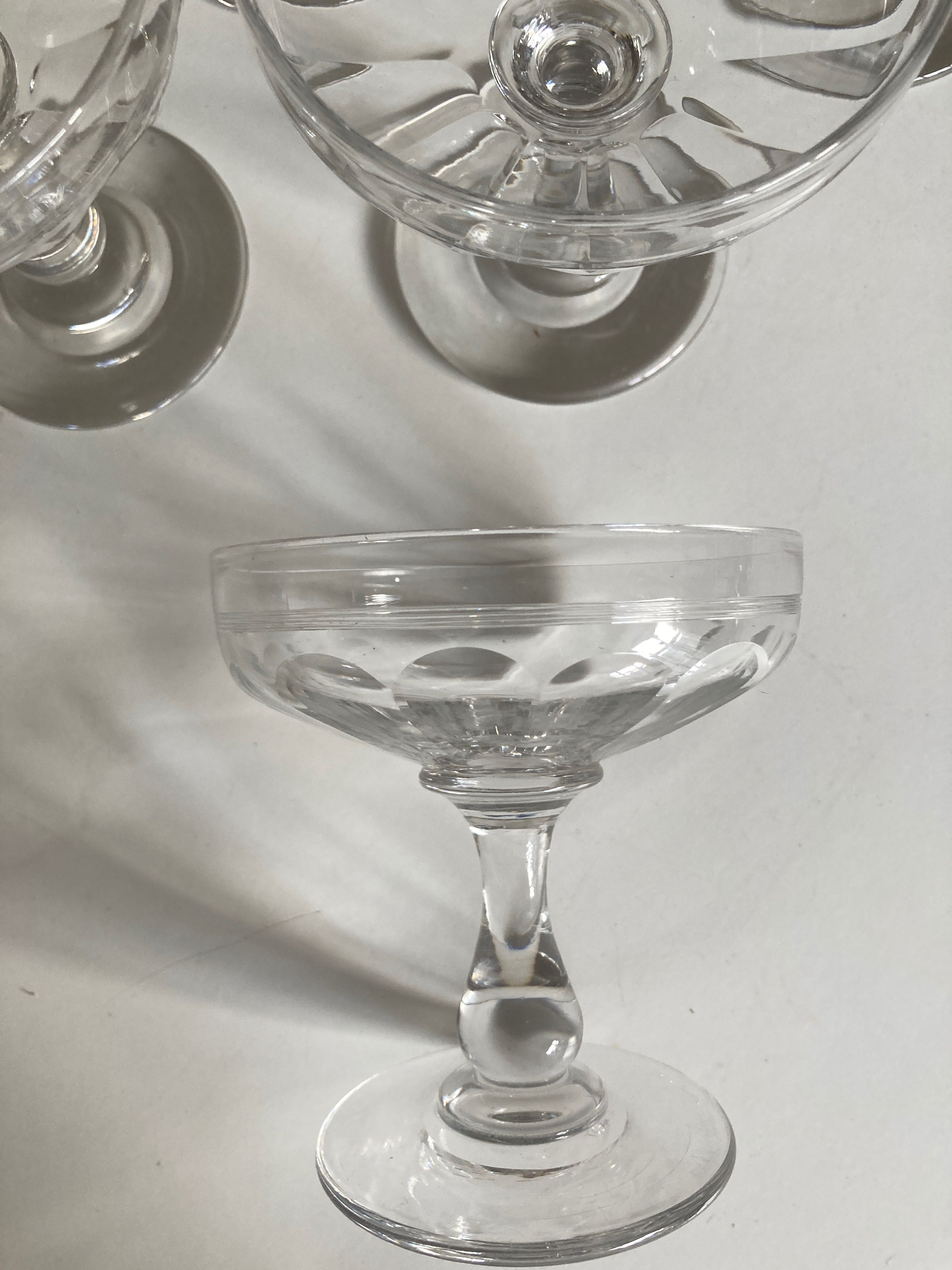Set of 10 glasses of champagne 1870 in crystal ringing with flat ribs