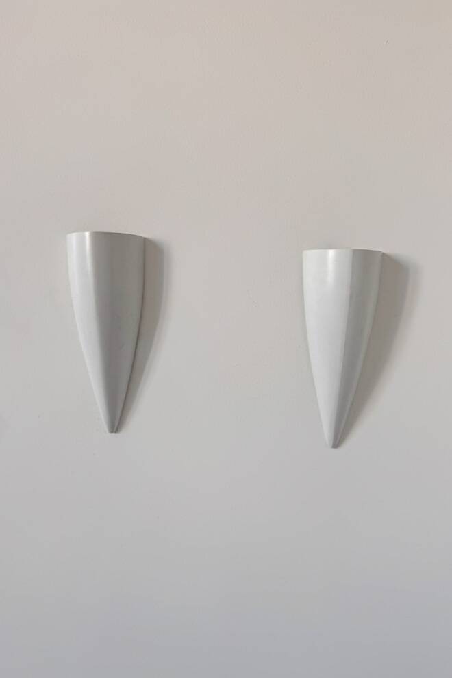 Pair of vintage wall lights in white lacquered metal, France, 1980.