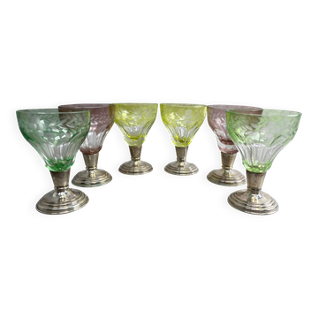 Set de 6 verres à pied colorés sur des tiges en argent