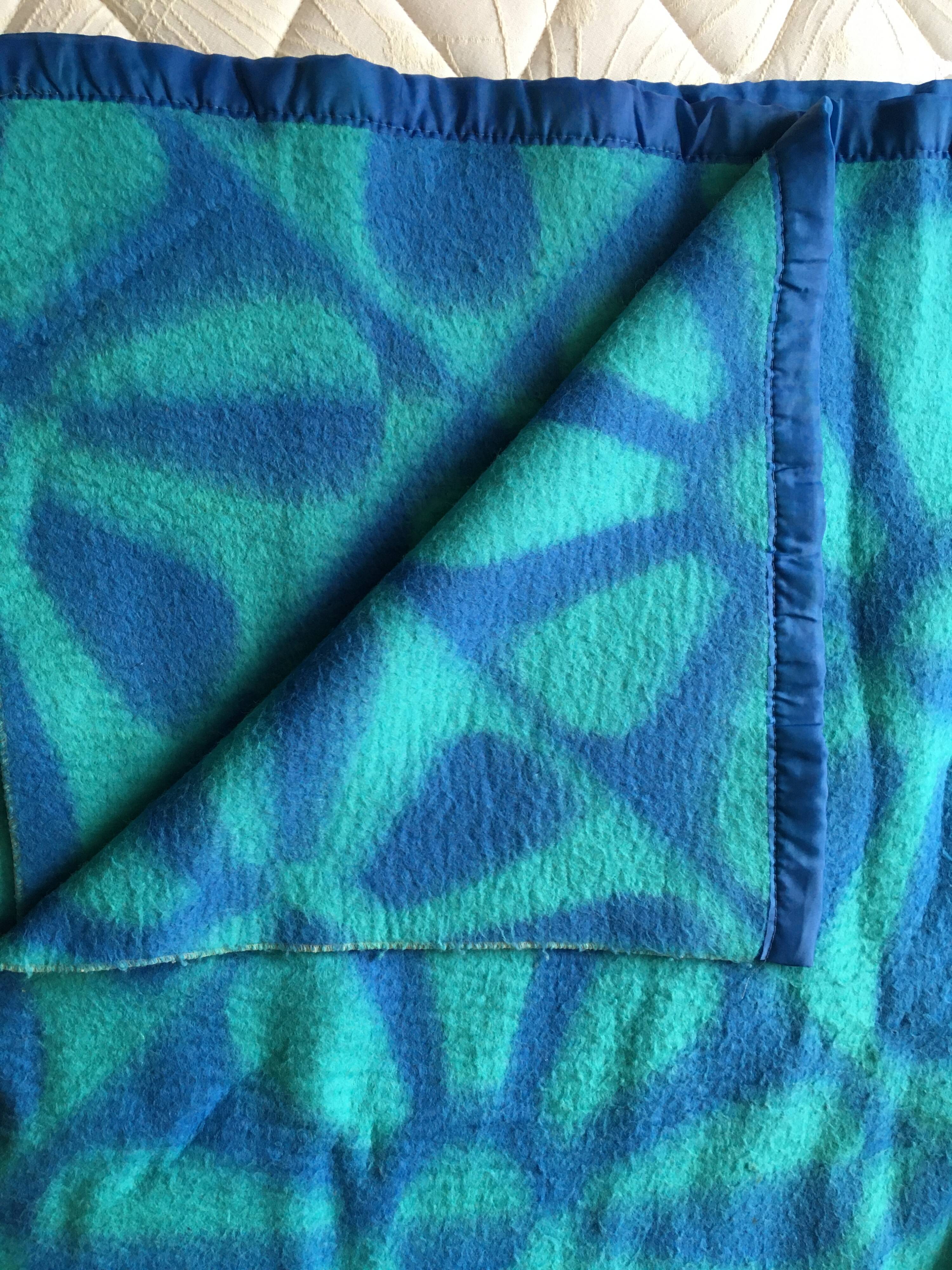 Couverture 220 X 240 losanges et fleurs 70's