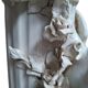 Elegante Colonna con Angeli in Ceramica – Stile Neo-Barocco (Anni '80)