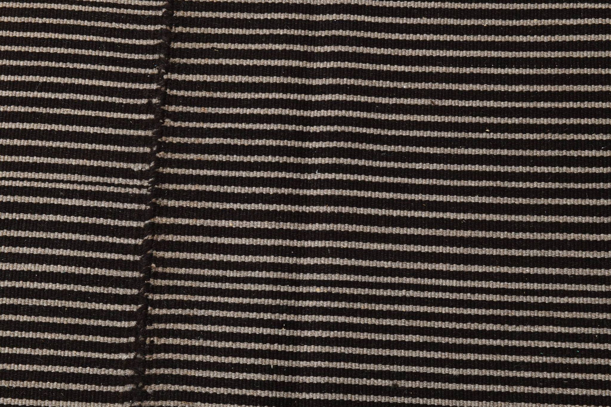 Tapis turc à fines rayures noires et grises (6 x 9 po), 183 x 269 cm