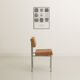 Chaise de bureau avec une structure en acier chromé et dossier large