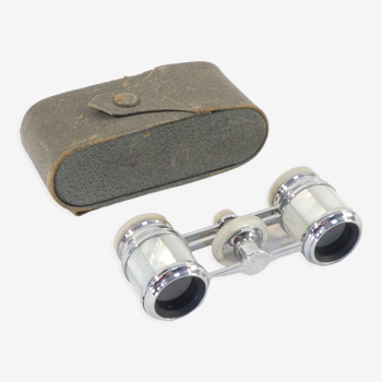 Old pair of theatre binoculars in mother-of-pearl and chromed metal