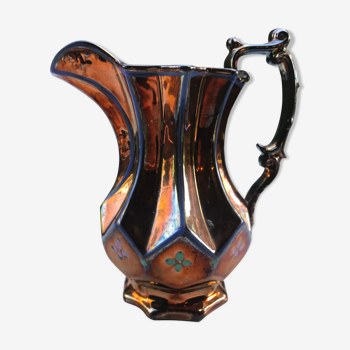 Jersey pitcher with décor