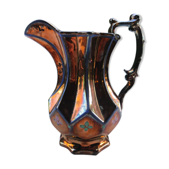 Jersey pitcher with décor