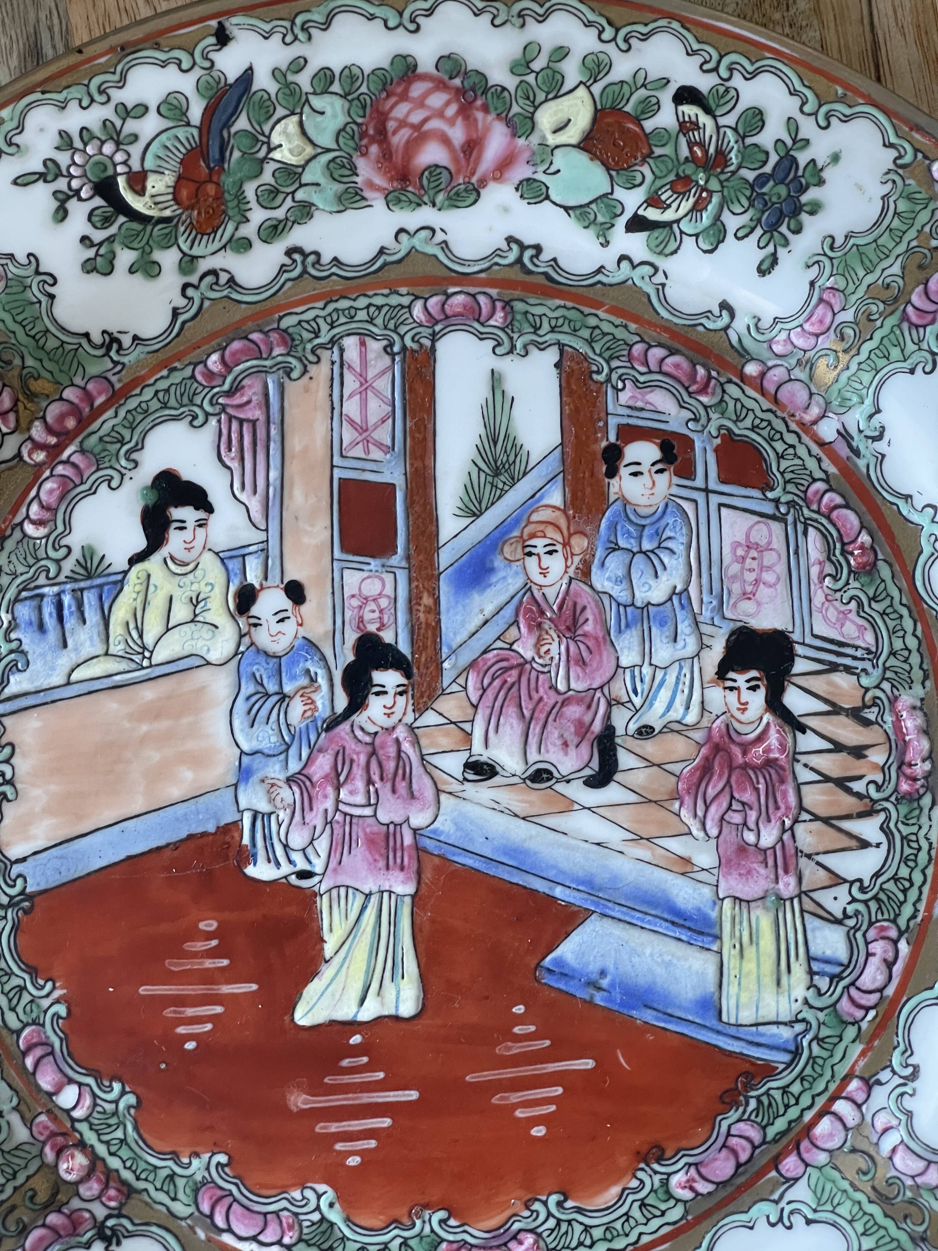Ancient Chinese plate from the Qing Qianlong dynasty hand painted