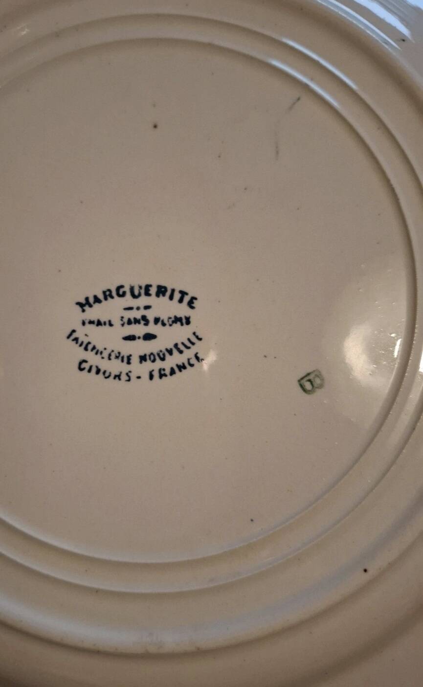 Set of 8 antique plates