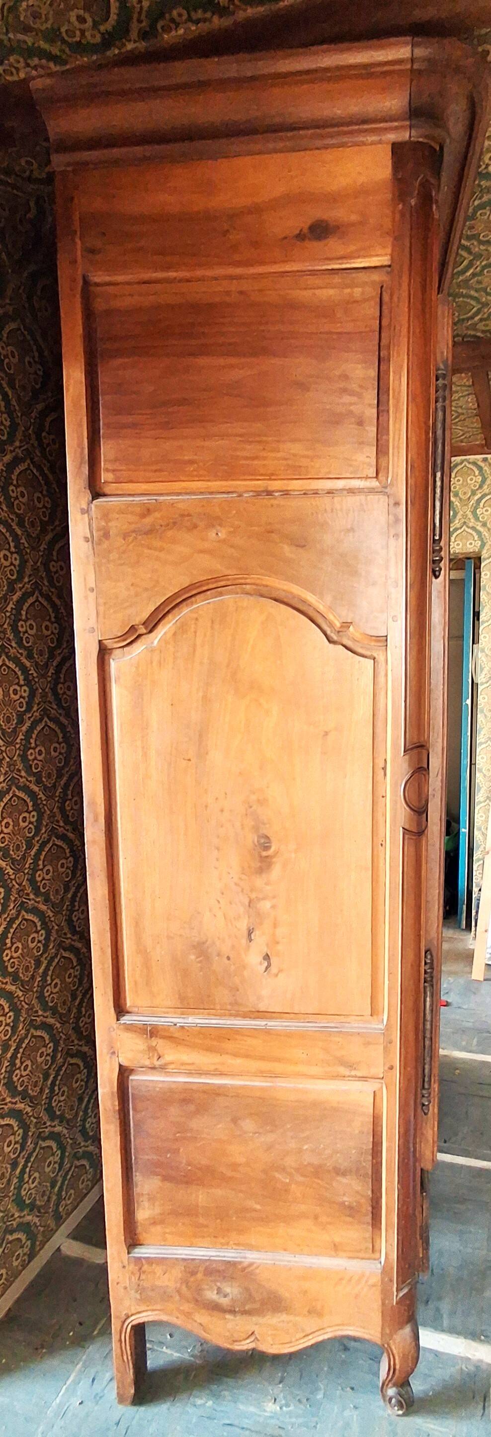 Provençal wardrobe Walnut 1850