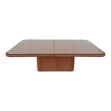 Table basse design en cuir et plateau en verre