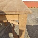 Extendable oak table