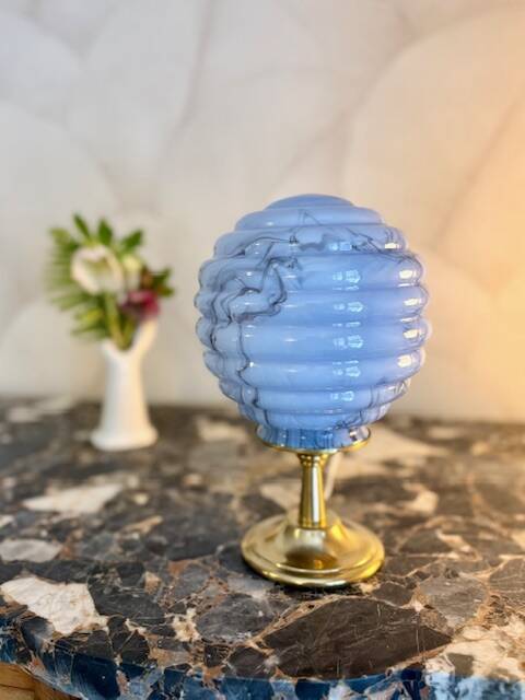 Small Art Deco lamp in marbled opaline.