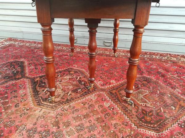 Table 6 pieds en acajou d'époque Louis Philippe