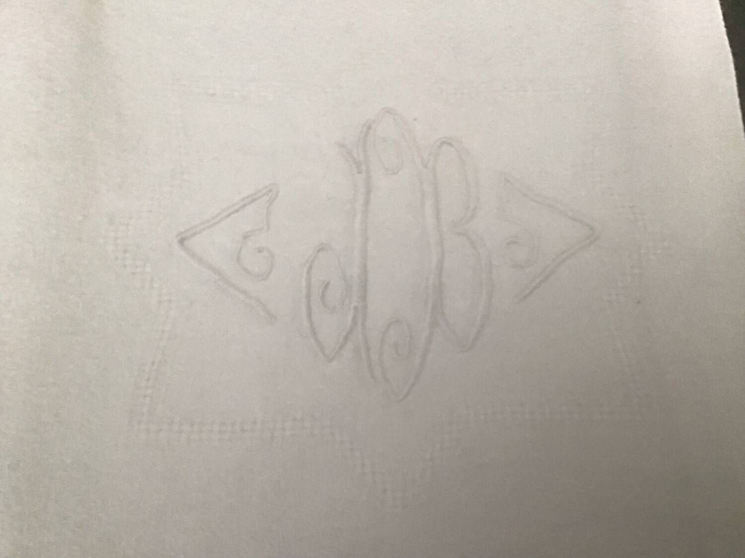 12 Serviettes en damassé blanc au monogramme JB