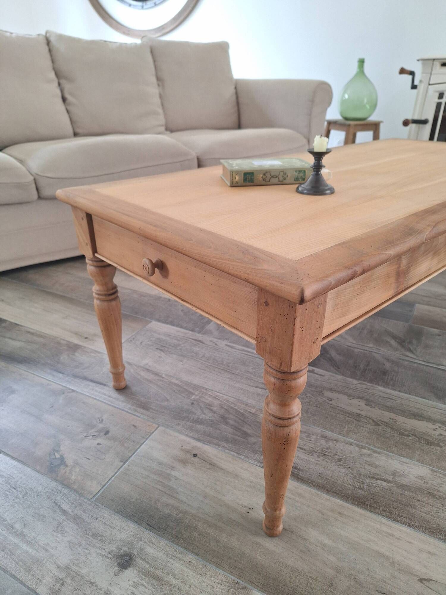 Farmhouse coffee table country style