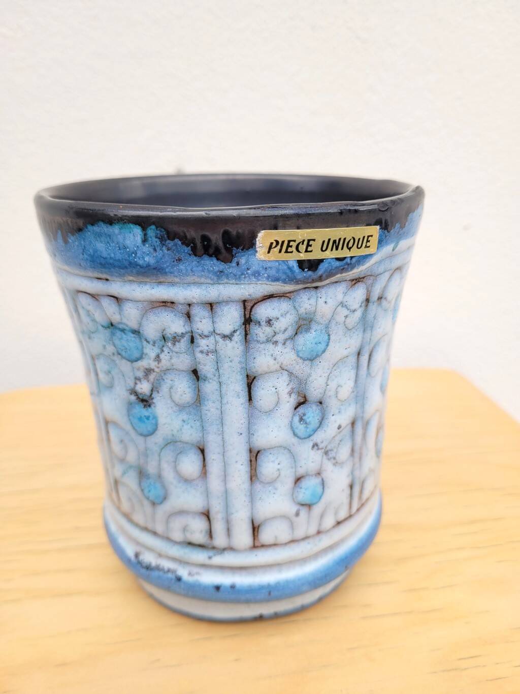 Danuta Le Hénaff blue ceramic planter